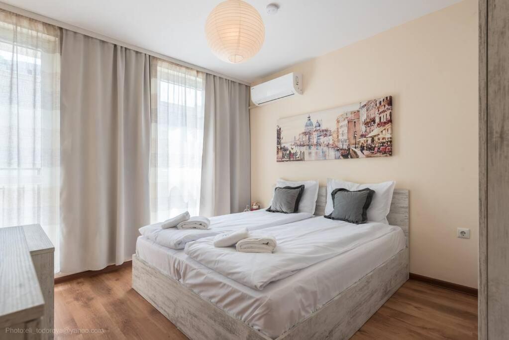 Bright Place Next To Grand Mall Varna Exterior foto