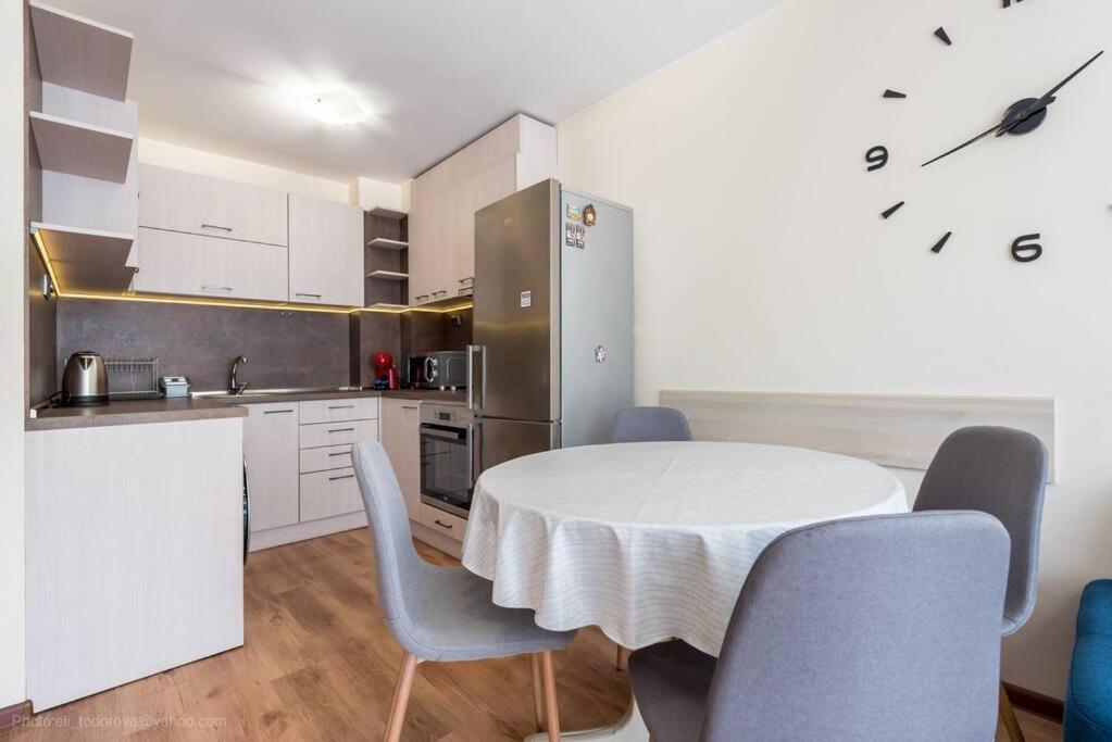 Bright Place Next To Grand Mall Varna Exterior foto