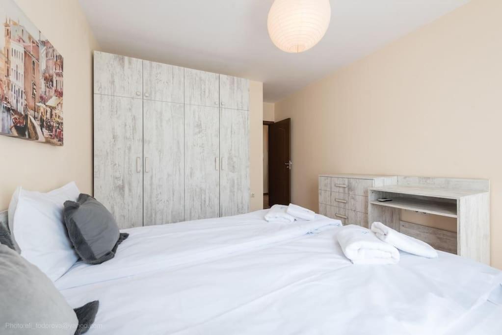 Bright Place Next To Grand Mall Varna Exterior foto